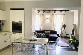 Bulevard-prostrani stan sa 2 balkona, Rijeka, Apartamento