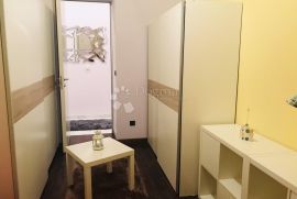 Bulevard-prostrani stan sa 2 balkona, Rijeka, Apartamento