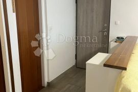 Komforan trosoban stan- Solin, Solin, Flat