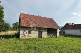 Građevinsko zemljište s ucrtanom kućom i pomoćnim objektom, Gospić - Okolica, Terra