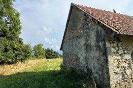 Građevinsko zemljište s ucrtanom kućom i pomoćnim objektom, Gospić - Okolica, Земля