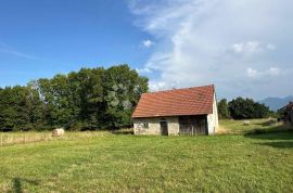 Građevinsko zemljište s ucrtanom kućom i pomoćnim objektom, Gospić - Okolica, Terra