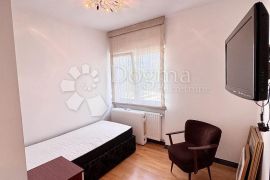 VRHUNSKI STAN TOP LOKACIJA !! 105,69+9,08+6,29m2, Maksimir, Apartamento