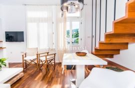 OPATIJA - CENTAR, stan u povijesnoj vili 100 metara od mora, Opatija, Appartment