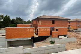 SVETVINČENAT, predivna vila od 149 m2, s bazenom u roh bau fazi, Svetvinčenat, Famiglia