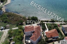 Građevinsko zemljište 751 m2 – Ljubač *80 metara od mora* (ID-2471/A), Ražanac, Tierra