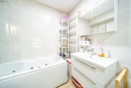 Zagreb, Srebrenjak, Dugi dol, dvosoban stan površine 57 m2 s terasom od 25 m2, Zagreb, Daire