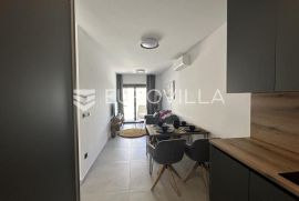 Slatine, namješten jednosoban stan u prizemlju, drugi red od mora, Split - Okolica, Appartment