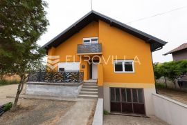 Sarvaš, renovirana kuća za prodaju, zemljište 1845 m2, Osijek - Okolica, Casa