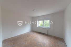 Sarvaš, renovirana kuća za prodaju, zemljište 1845 m2, Osijek - Okolica, Casa