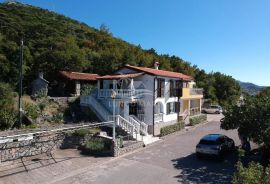 Sv. Juraj, Senj, apartmanska kuća sa izlazom na plažu, 1. red do mora, prodaja!, Senj, Famiglia