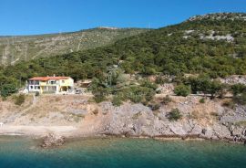 Sv. Juraj, Senj, apartmanska kuća sa izlazom na plažu, 1. red do mora, prodaja!, Senj, Дом