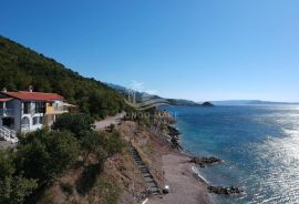 Sv. Juraj, Senj, apartmanska kuća sa izlazom na plažu, 1. red do mora, prodaja!, Senj, Famiglia