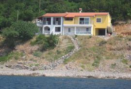 Sv. Juraj, Senj, apartmanska kuća sa izlazom na plažu, 1. red do mora, prodaja!, Senj, Famiglia