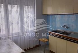 N.Vinodolski, Stan 113m2, okućnica, 300 m od mora, Novi Vinodolski, Appartment