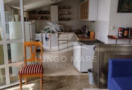 N.Vinodolski, Stan 103m2, vrt, pogled na more!, Novi Vinodolski, Apartamento