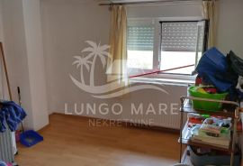 N.Vinodolski, Stan 103m2, vrt, pogled na more!, Novi Vinodolski, Apartamento