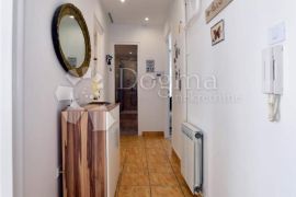 Oaza s liftom kod Sheratona!, Donji Grad, Appartement