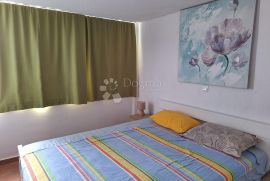 APARTMANSKA KUĆA S NEVJEROJATNIM POGLEDOM  I VEZOM, Tisno, Ev