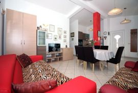 APARTMANSKA KUĆA S NEVJEROJATNIM POGLEDOM  I VEZOM, Tisno, House