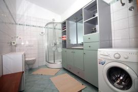 APARTMANSKA KUĆA S NEVJEROJATNIM POGLEDOM  I VEZOM, Tisno, Famiglia