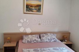 APARTMANSKA KUĆA S NEVJEROJATNIM POGLEDOM  I VEZOM, Tisno, Famiglia