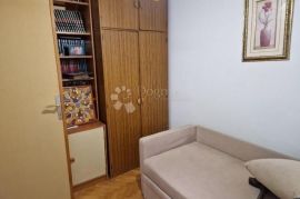 Novouređen stan na super lokaciji za studente, Rijeka, Appartement