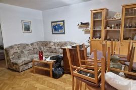 Novouređen stan na super lokaciji za studente, Rijeka, Appartement