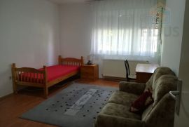 Trosoban stan 70 m2 - visoko prizemlje - Vij. I. Česmičkog, Osijek, Apartamento