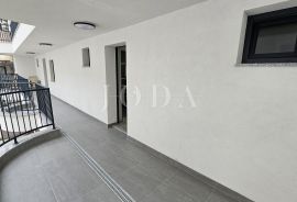 Dvosobni stan u centru Crikvenice, Crikvenica, Appartement