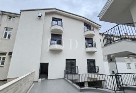 Centar Crikvenice dvosobni stan u zgradi sa liftom, Crikvenica, Appartment