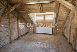 Osijek, Centar, poslovni prostor na 2. katu (60 m2- 140 m2), Osijek, Gewerbeimmobilie