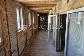 Osijek, Centar, poslovni prostor na 2. katu (60 m2- 140 m2), Osijek, Ticari emlak