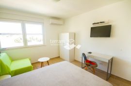 Istra, Pula, Veruda, stan 61m2, 2SS+DB, VI. kat, namješteno, lift! #prodaja, Pula, Apartamento