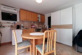 ISTRA, ROVINJ - Apartmanska kuća na samo 40m od mora!, Rovinj, Maison