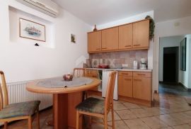 ISTRA, ROVINJ - Apartmanska kuća na samo 40m od mora!, Rovinj, Maison