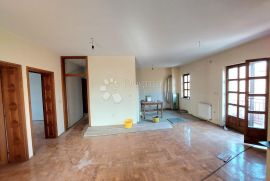 4S-stan u Dubravi, spremište, PM, 131m2, Donja Dubrava, Apartamento