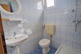 Investicijska prilika - Šilo (kuća s 5 apartmana), Dobrinj, House