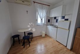 Investicijska prilika - Šilo (kuća s 5 apartmana), Dobrinj, Σπίτι