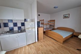 Investicijska prilika - Šilo (kuća s 5 apartmana), Dobrinj, Дом