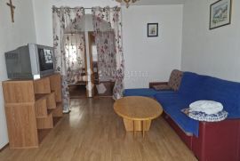 Investicijska prilika - Šilo (kuća s 5 apartmana), Dobrinj, Дом