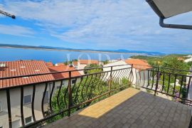 Stan 100m2 s okućicom, Crikvenica, Kвартира