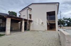 Crikvenica, kuća sa bazenom na mirnoj lokaciji, Crikvenica, House