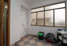 Rijeka, komforan stan na traženoj lokaciji, Rijeka, Appartment