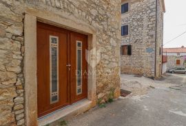 Istra, Brtonigla, kuća  sa započetom renovacijom!, Brtonigla, House