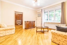 Zagreb, centar, četverosoban stan/ poslovni prostor 100 m2, Zagreb, Apartamento