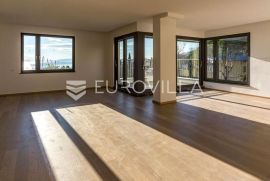 Opatija, Centar, Predivan trosoban stan NKP 85,9 m2, Opatija, Kвартира