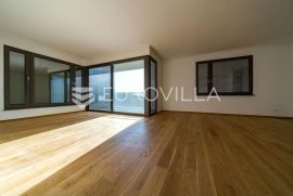 Opatija, Centar, Predivan trosoban stan NKP 90,36 m2 u prizemlju, Opatija, Wohnung