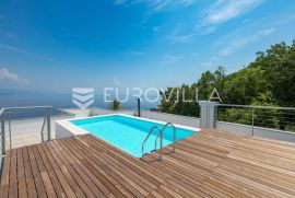 Opatija, atraktivan penthouse s bazenom NKP 367 m2 NOVOGRADNJA, Opatija, Stan