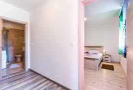 Kuća Samostojeća kuća s apartmanima! Medulin!, Medulin, Haus